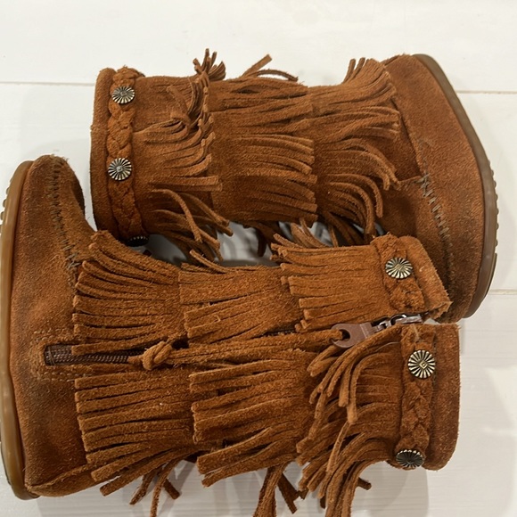 Minnetonka Suede Fringe Boots Toddler 9 - Picture 5 of 9